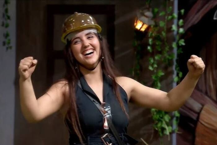 Team A wins the captaincy task.