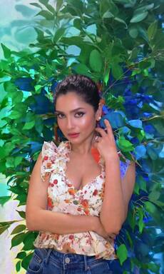 अंकिता लोखंडे की तरह फ्लोरल प्रिंटेड टॉप पहनकर पार्टी में ढा देंगी कहर