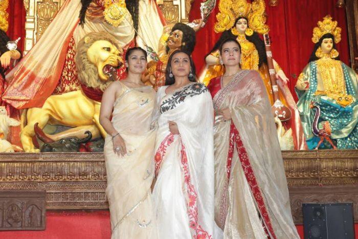 दुर्गा पूजा पंडाल में लगा सितारों का मेला