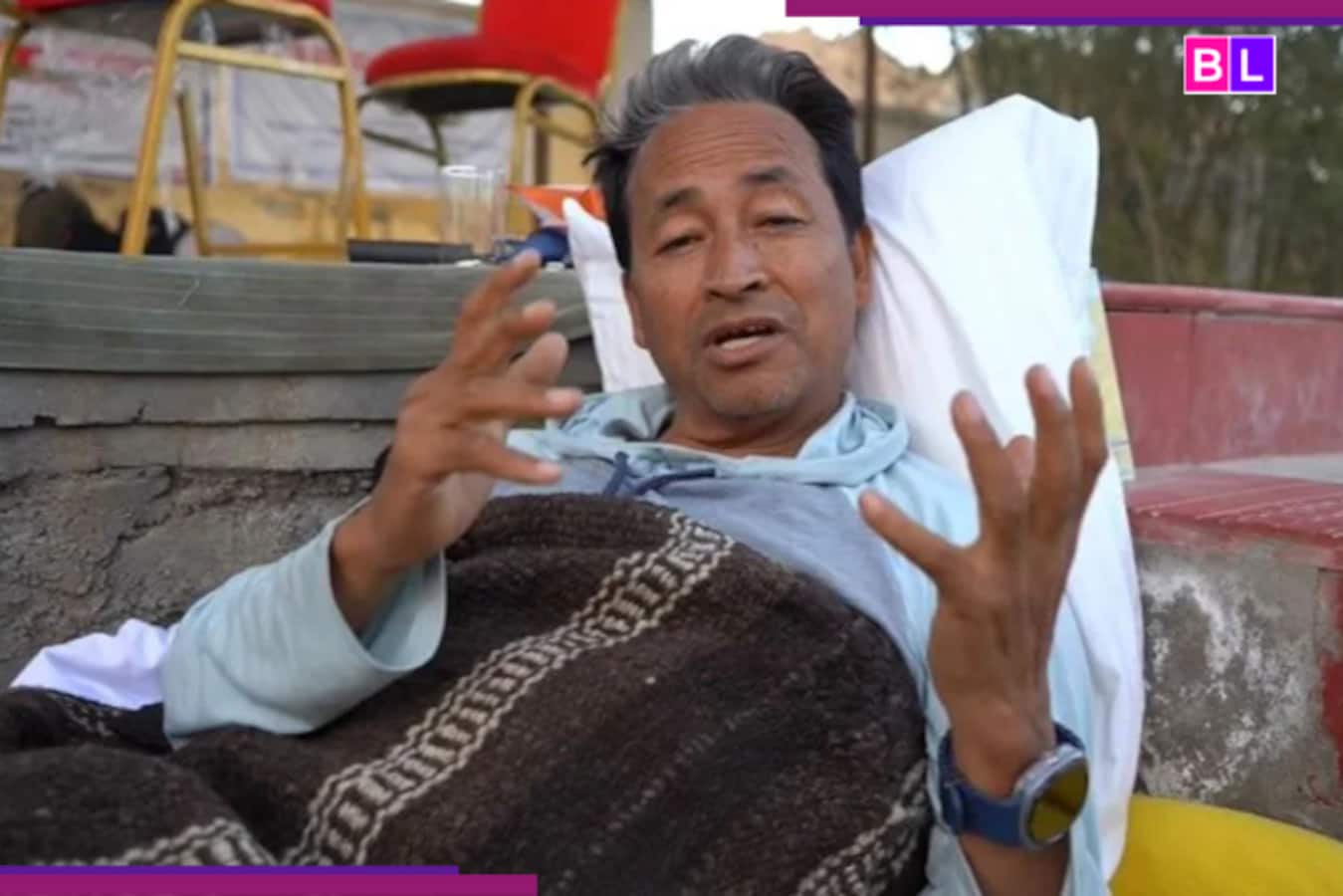 El oído de Amitabh Bachchan, miles de millones de miles de millones de miles de millones de miles de millones de miles de millones de miles de millones de miles de millones de miles de millones de miles de millones?