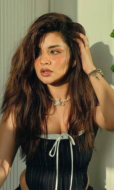 अवनीत कौर के स्टाइल पर फिदा फैंस, प्रियंका चोपड़ा से की तुलना