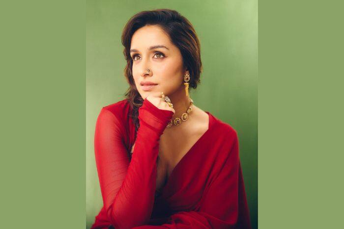 श्रद्धा की स्माइल ने लूटी महफिल