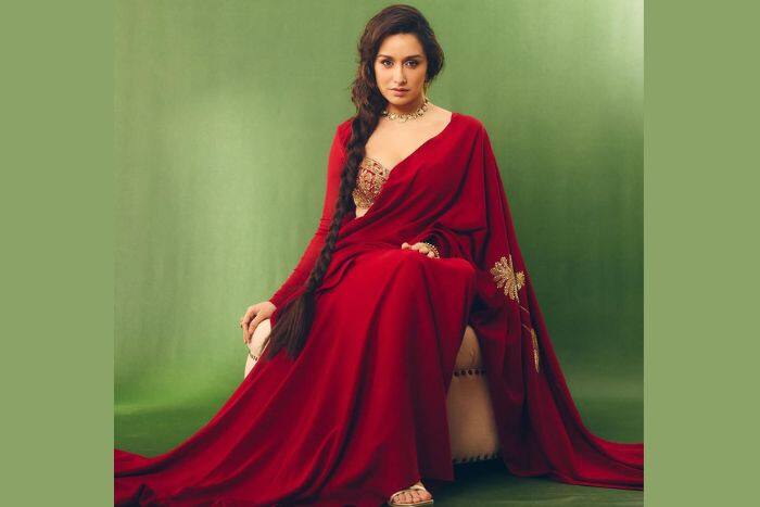 सुर्ख लाल साड़ी में  'स्त्री' ने जीता सबका दिल