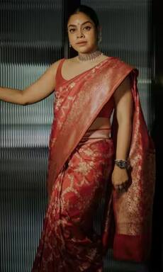 दुर्गा पूजा पर ट्राई करें सुमोना चक्रवर्ती के स्टाइलिश लुक्स, कपिल शर्मा की ऑनस्क्रीन वाइफ की ये तस्वीरें जीत लेंगी दिल