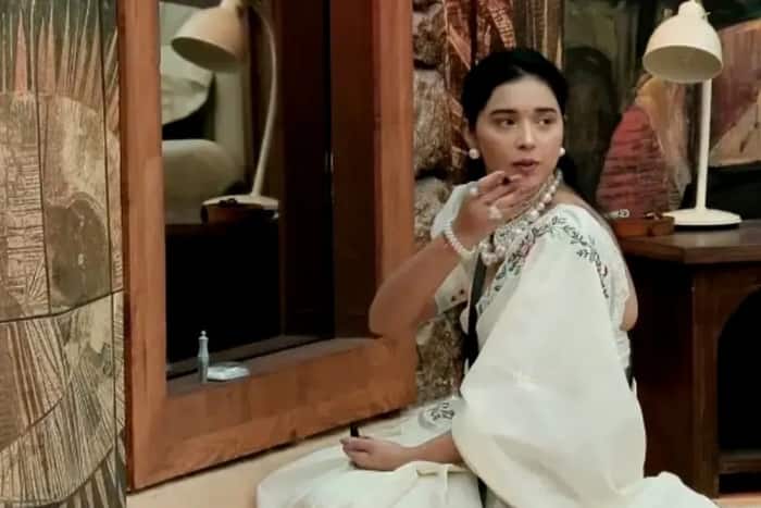 She Talks About Maintaining Decorum