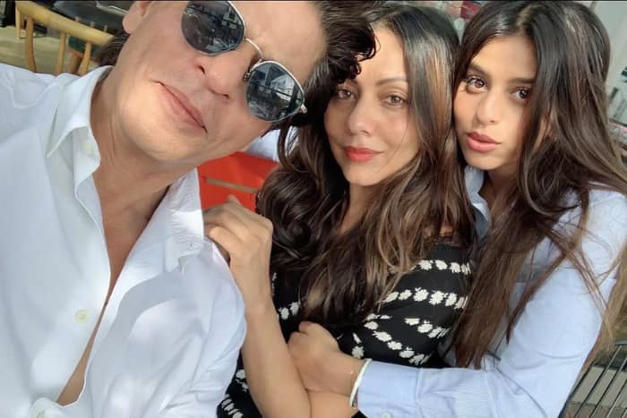 Shah Rukh, Suhana, and Gauri rock a ‘last day of school’ selfie