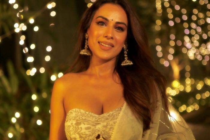 निया का लहंगा लुक बेहतरीन ऑप्शन