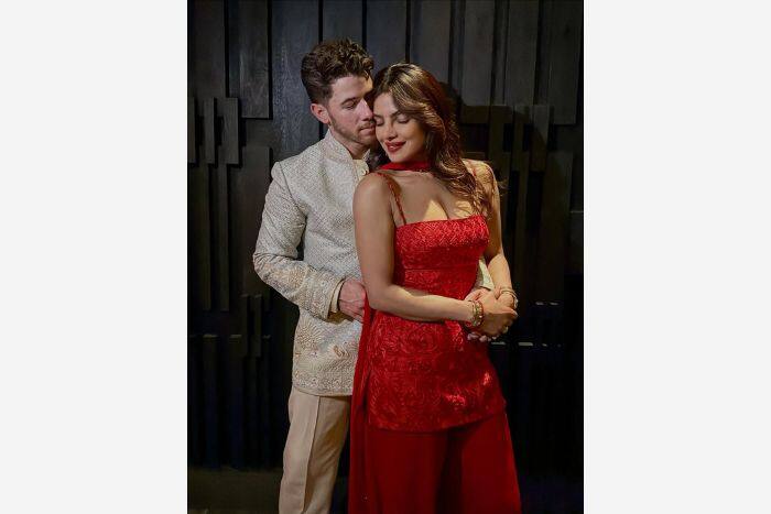 हाल ही में निक संग मनाई दिवाली