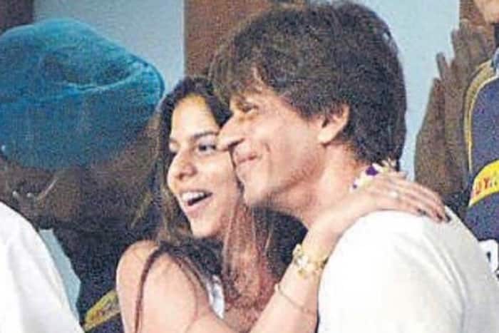 Shah Rukh Khan and Gauri Khan enjoying a match together