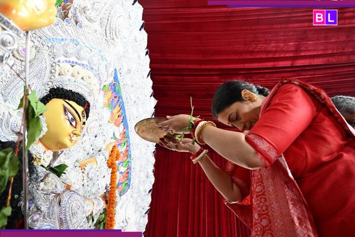 Smriti Irani’s festive spirit goes VIRAL as she performs Dhunuchi Naach [Video]