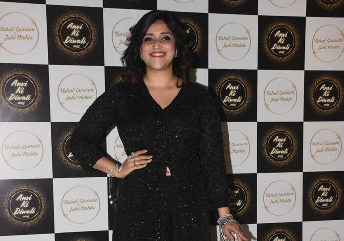 मन्नारा चोपड़ा भी पार्टी में आईं नजर