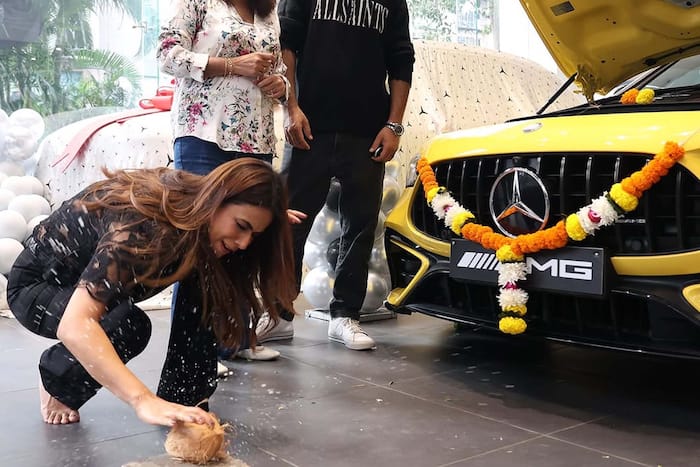 निया शर्मा ने कार आते ही कही ये बात