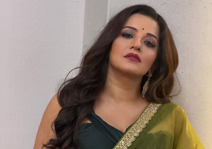 फैंस को पसंद आया मोनालिसा का कैप्शन