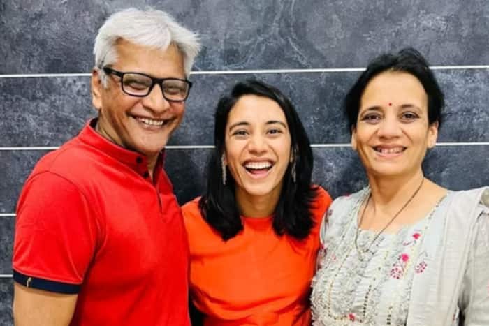 How is Smriti Mandhana's father doing now?