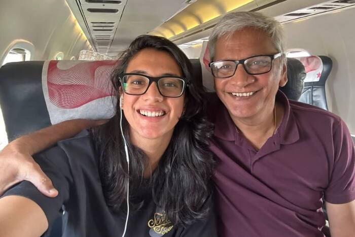 Why was Smrithi's father Shrinivas Mandhana hospitalised?