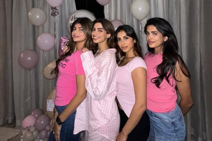 Khushi Kapoor’s friends