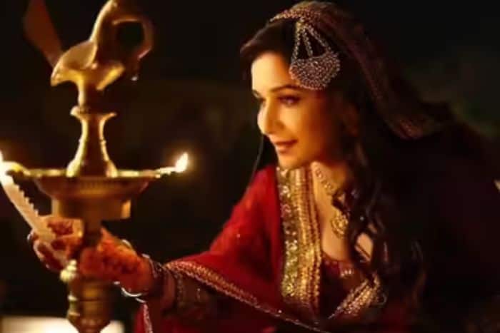 Why was kissing scene between Madhuri and Huma cut?