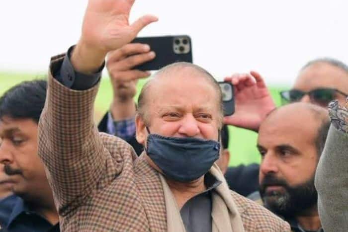 When Pakistani PM Nawaz Sharif stopped in front of Dharmendra's house