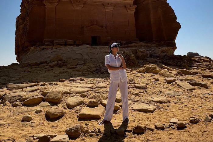 फिलॉसॉफिकल कैप्शन से जीता दिल