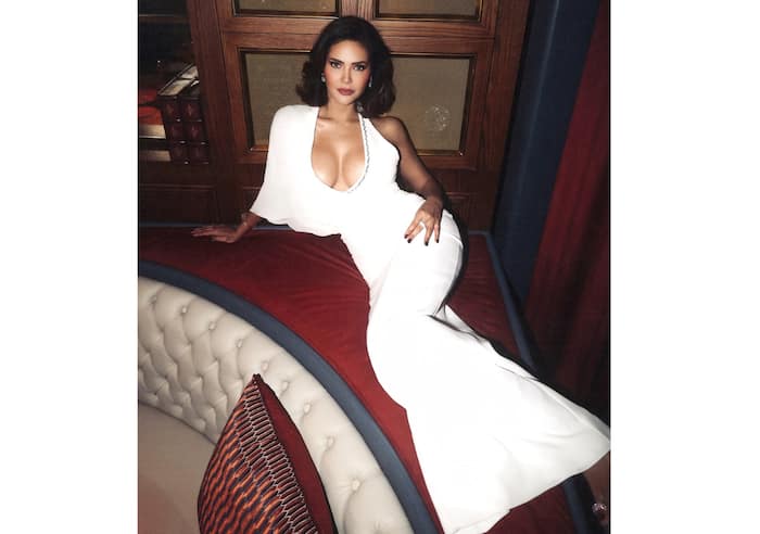 ईशा गुप्ता ने वेब सीरीज 'आश्रम' में दिए बोल्ड सीन