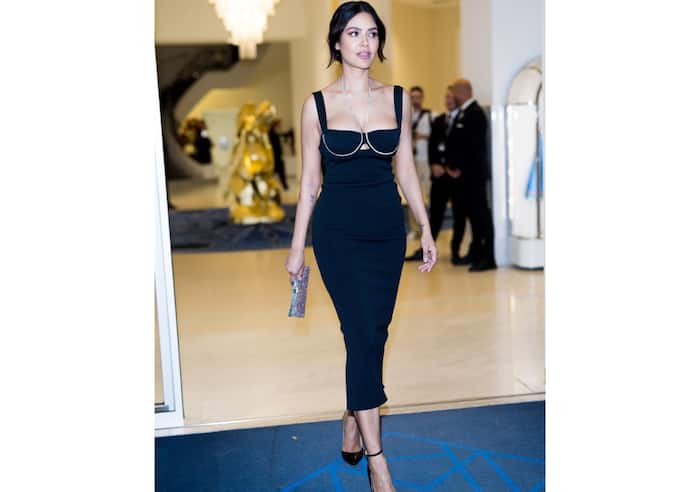 ईशा गुप्ता को मिली सर्जरी कराने की सलाह