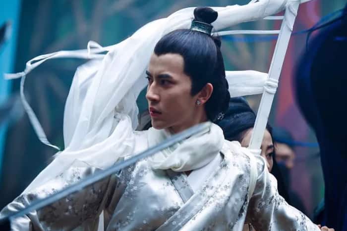 What was the strange thing happened during Yu Menglong’s religious death ceremony?