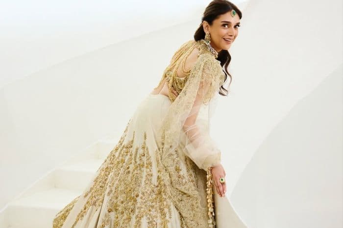 एक्ट्रेस ने इस तरह लुक को किया कंप्लीट