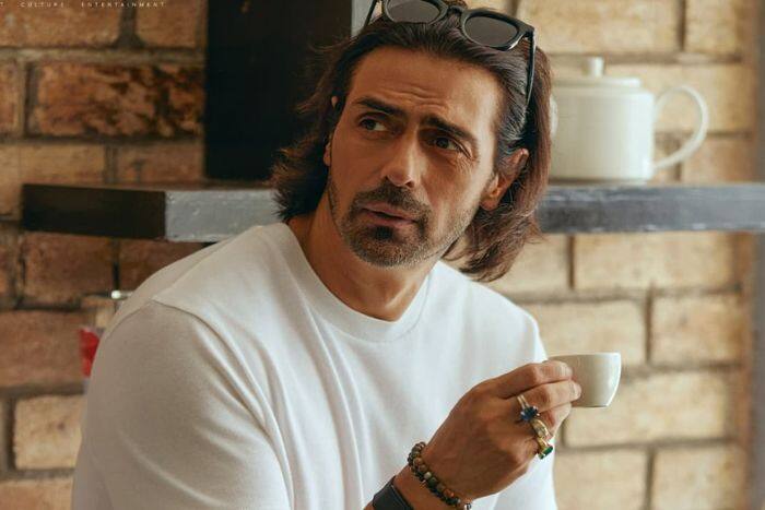 'एक अजनबी', खतरनाक एंट्री