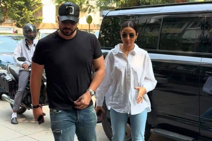 टीवी इंडस्ट्री के सितारे भी पहुंचे