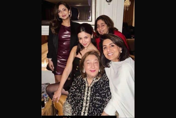 फैमिली के साथ दिखी जबरदस्त बॉन्डिंग