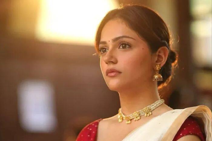 पहले नंबर Aneet Padda को कैसे मिली जगह?