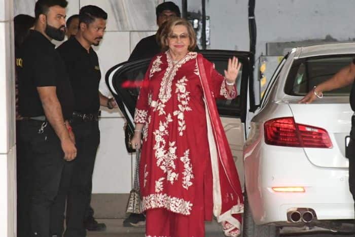 मैरून सूट में दिखा हेलेन का जलवा