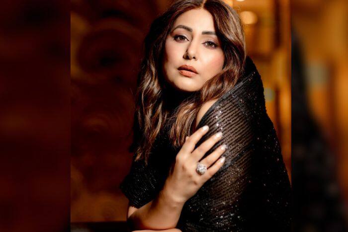 एक्ट्रेस ने दिखाई क्लासी गाउन में दिलकश अदाएं