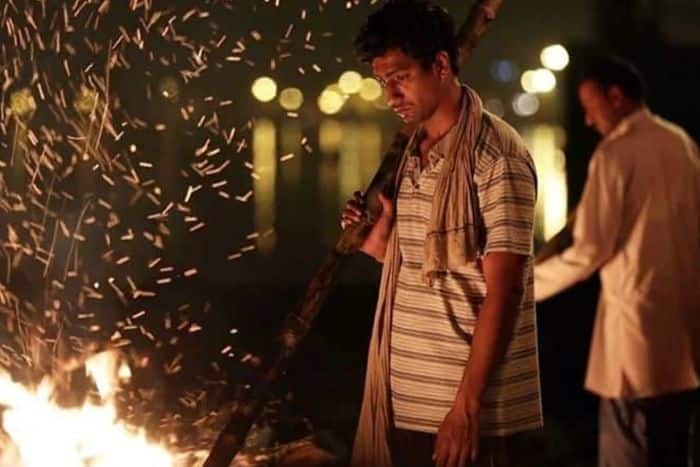 श्मशान की राख में दबी मोहब्बत निकाल देगी आंसू