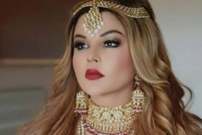 सोशल मीडिया पर जबरदस्त फैन-फॉलोइंग