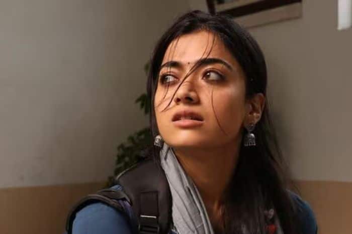 What is the plot of The Girlfriend?