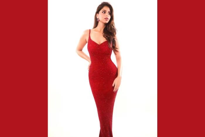 सीक्विन रेड ड्रेस में सुहाना का कहर