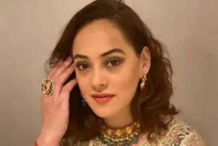 What is the real name of  Hazel Keech?