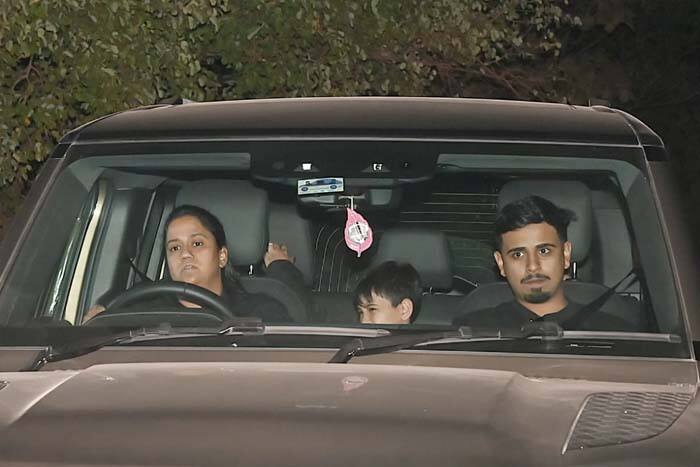 अर्पिता खान ने मारी बच्चों के साथ एंट्री