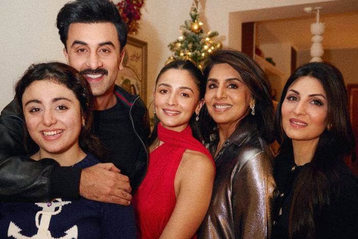 पूरी फैमिली के साथ मनाया त्योहार