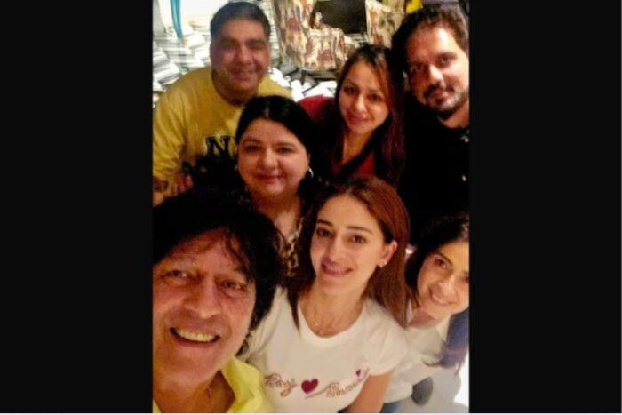 फैमिली टाइम में दिखे चंकी पांडे