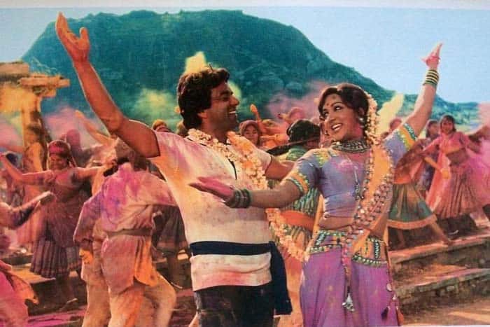 जब शोले से सेट पर शुरू हुई धर्मेंद्र और हेमा मालिनी की लव स्टोरी