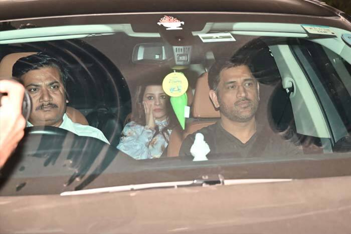 सलमान खान पर प्यार लुटाने पहुंचे एमएस धोनी