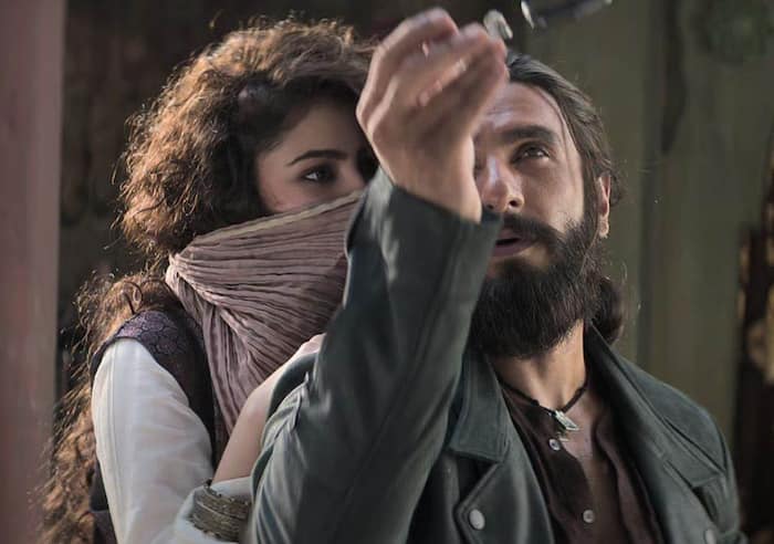 20 साल की सारा संग रणवीर सिंह ने किया रोमांस