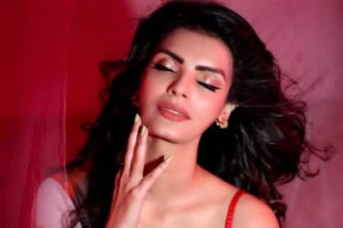 बोल्डनेस और हॉटनेस वाली फोटो