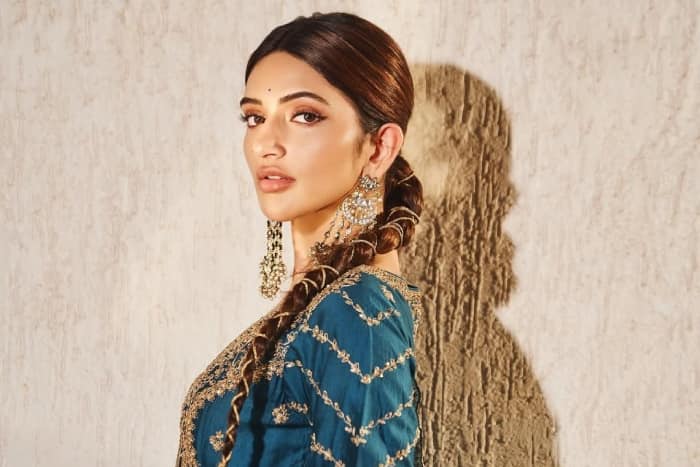 क्या सच में असली हैं श्रीलीला की तस्वीरें?