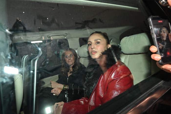 हुमा कुरैशी ने मारी ग्लैमरस एंट्री