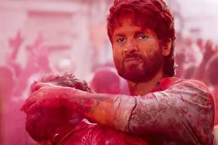 Shahid Kapoor किसका रोल निभा रहे हैं?