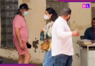 पापा शक्ति कपूर के साथ अस्पताल से बाहर निकलीं श्रद्धा कपूर, चेहरों पर मास्क देख घबराए फैंस, वीडियो वायरल