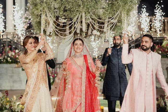 शादी के लिए नूपुर सेनन ने कौन सी ड्रेस चुनी थी?